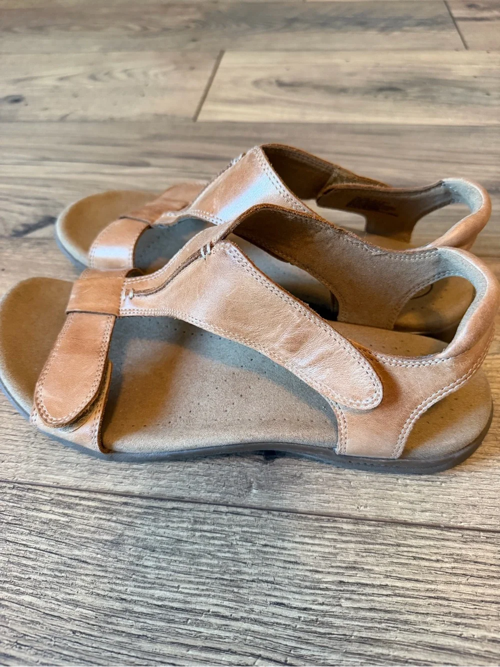 Taos The Show Leather T-Strap Sandals Cognac Brown Comfort Velcro Womens 9 EUC